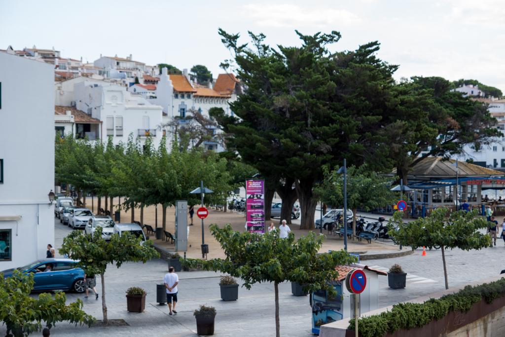 Hostal Marina Cadaques Hotell Exteriör bild